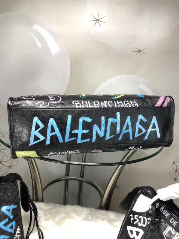 BALENCIAG巴黎世家 歐洲水貨 Balenciaga city小黑釘 限量 原廠爆裂紋羊皮黑白塗鴉 可手提單肩斜跨  BL1047